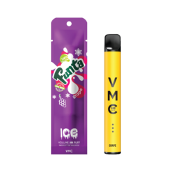 VMC 600 Puffs กลิ่น Fanta Grape (แฟนต้าองุ่น) มีกลิ่นหอมขององุ่นที่หวานและเปรี้ยว กลิ่นนี้จะทำให้คุณคิดถึงรสชาติขององุ่นสดชื่น
